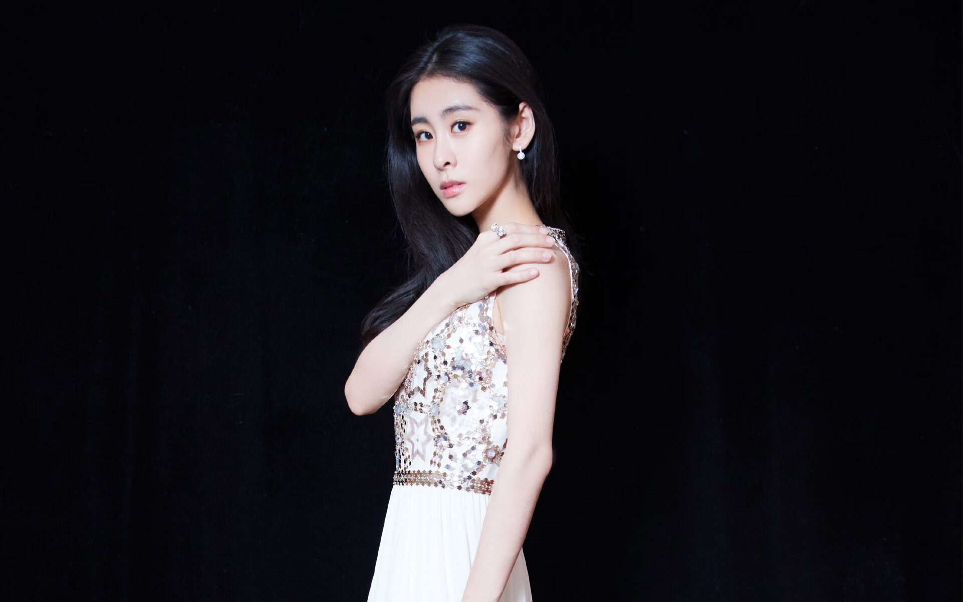 体育品牌赞助青训项目开展装备公益发放计划,体育用品捐款排名